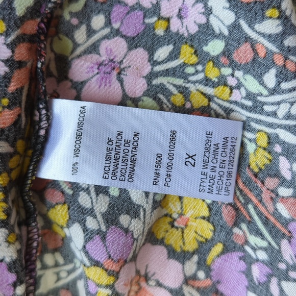 Democracy V-Neck Ruffle Flutter Sleeve Multicolor Floral Blouse | Size‎ 2X - Picture 6 of 8